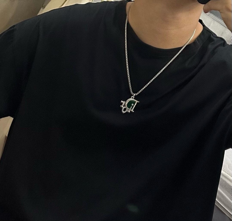 chr1st1an D10r necklaces